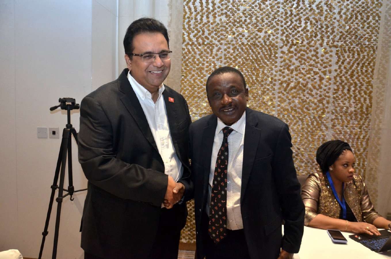 A Mobileum representative and a Nigerian delegate shaking hands
